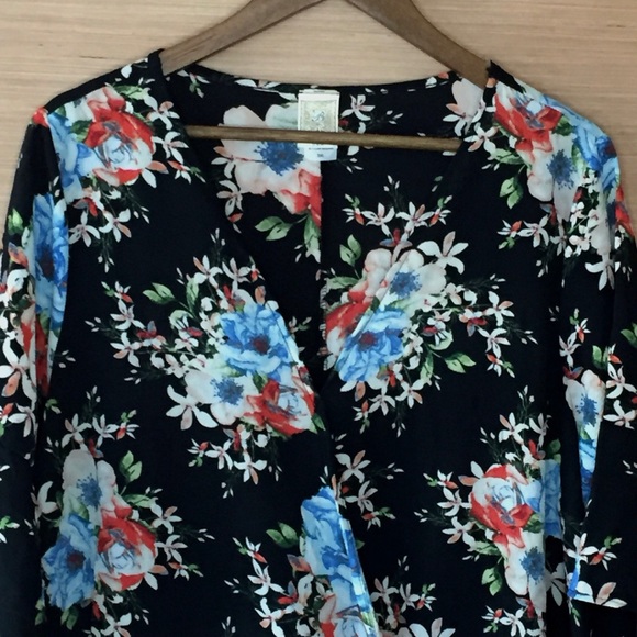 Bonded Floral Cross Over Hi Low Bell Sleeve Top 2X - Picture 2 of 7